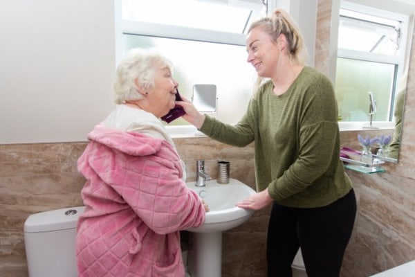 Helping Hands Home Care (Walsall), Walsall, West Midlands